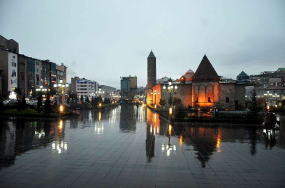 Erzurum’da yağmur sağanakla geliyor