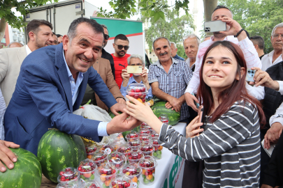 Denizli’de 2 bin kişiye ücretsiz meyve dağıtıldı