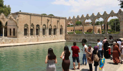 Şanlıurfa’da sıcak hava etkisini sürdürüyor