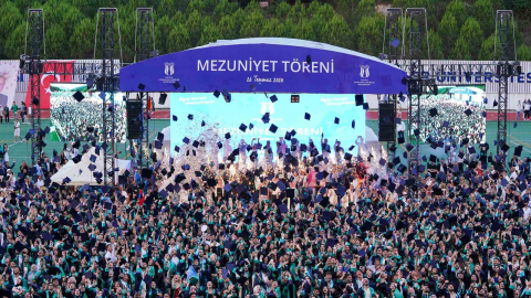 SUBÜ 2 bin 829 öğrencisini coşkulu törenle mezun etti
