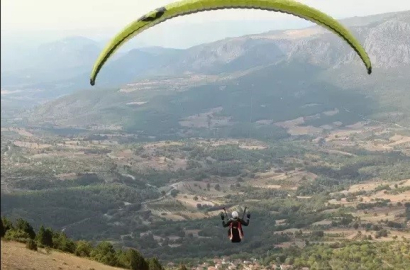 Yamaç paraşütünün yeni cazibe merkezi Meryem Dağı’nda uçuşlar başladı