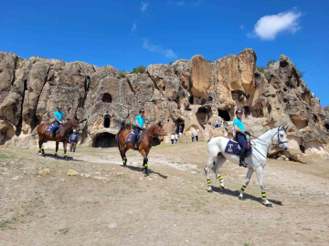 İhsaniye’de atlı birlikler görevde