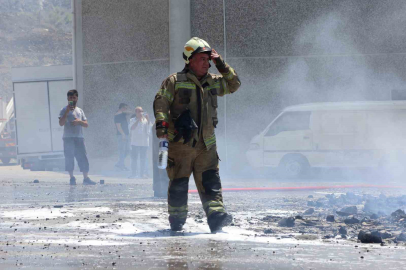 İzmir’deki yangında 3 fabrika, 5 araç zarar gördü