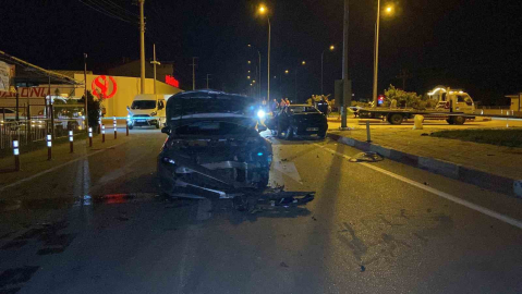 Karaman’da iki otomobil çarpıştı: 1 ölü, 5 yaralı