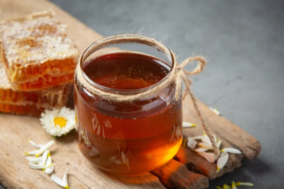 Bee honey extraction continues in Ardahan