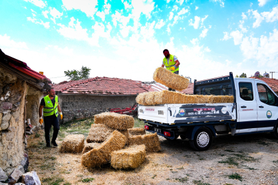 Gölbaşı Belediyesi’nden çiftçiye bin adet saman balyası