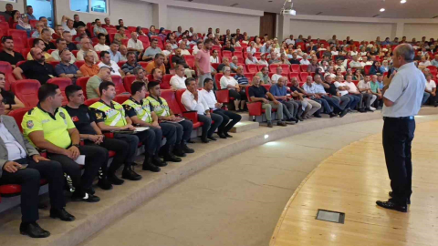 Okul servis şoförlerine trafik güvenliği eğitimi verildi