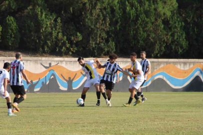 Maça bir gün kala lisansları çalınan futbolcular, sahaya çıkmayı başarsalar da maçı kazanamadılar