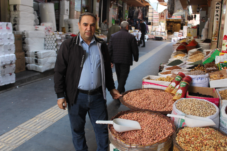 Siirt'te bu yıl fıstık rekoltesinin artmasıyla fiyatlar düştü