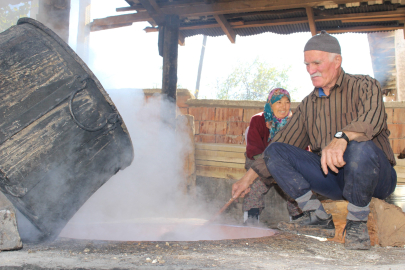 Antalya'da Çiftçiye Üzüm Sıkma Makinesi Desteği